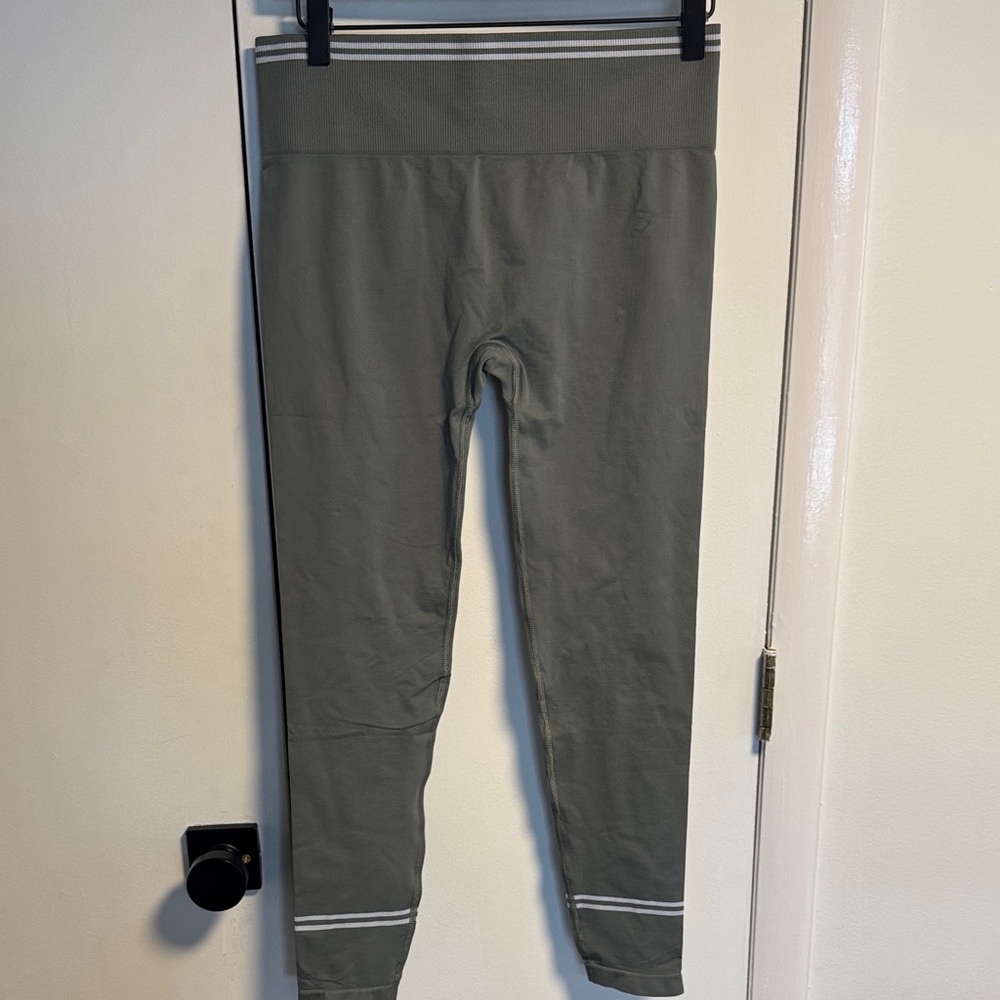 NWOT Gymshark Contrast Seamless Leggings in Unit Greem